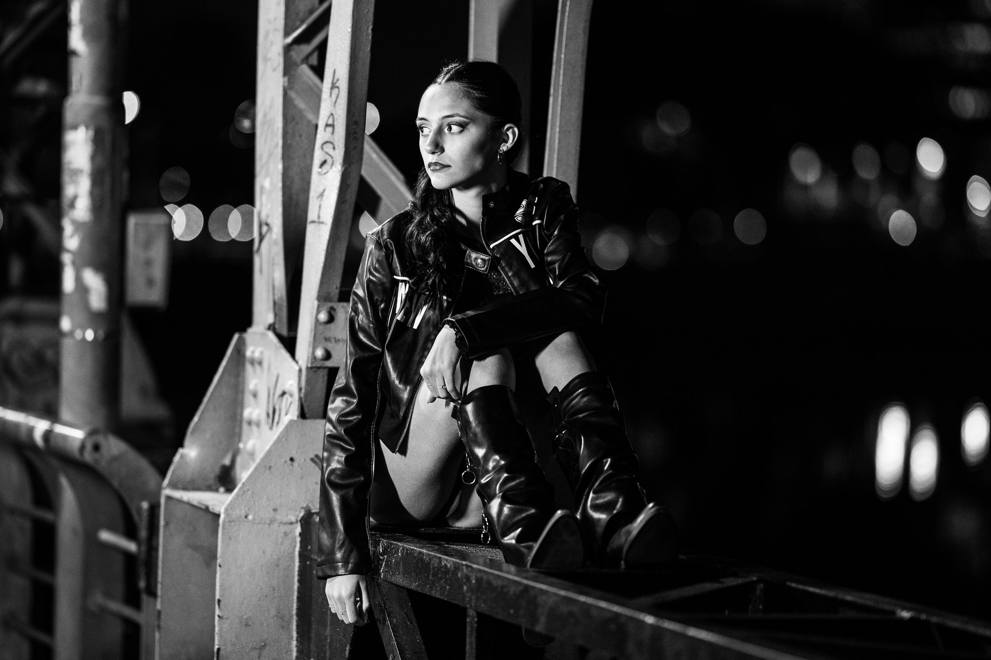 Book de 15 de noche en Puerto Madero, en blanco y negro