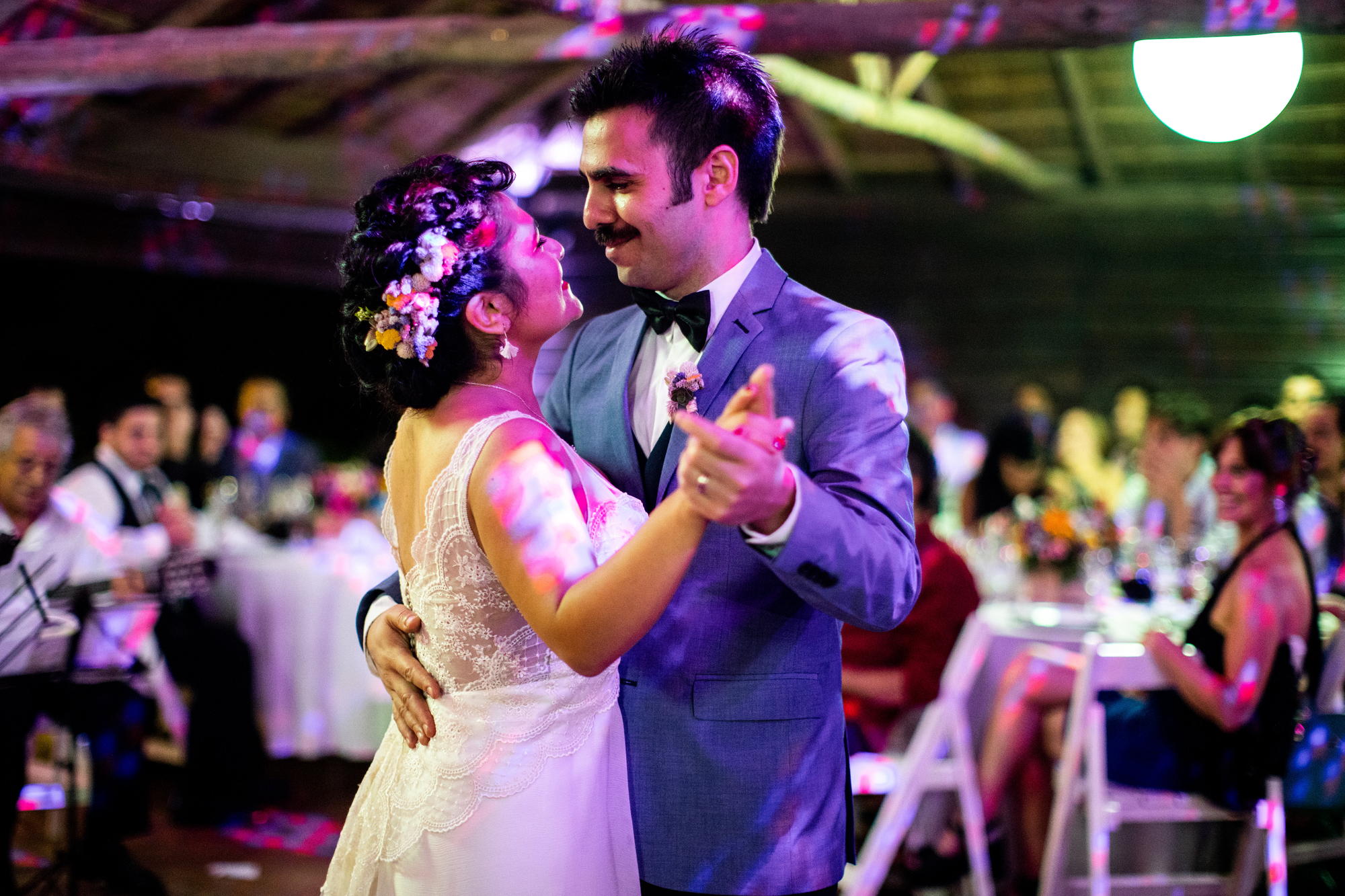 Novios bailando el vals en casamiento en Pepe Reina